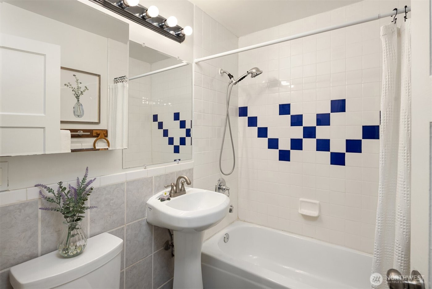 6833 47th Avenue NE, Seattle, WA 98115