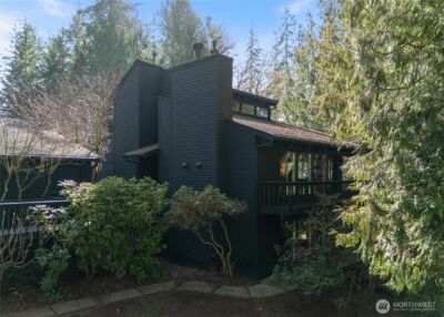 201 E Country Club Drive , Allyn, WA 98524