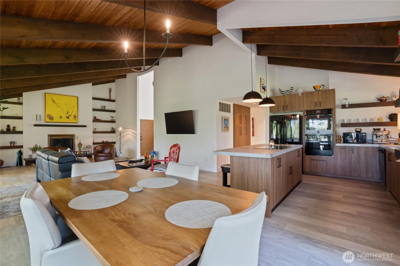 201 E Country Club Drive , Allyn, WA 98524