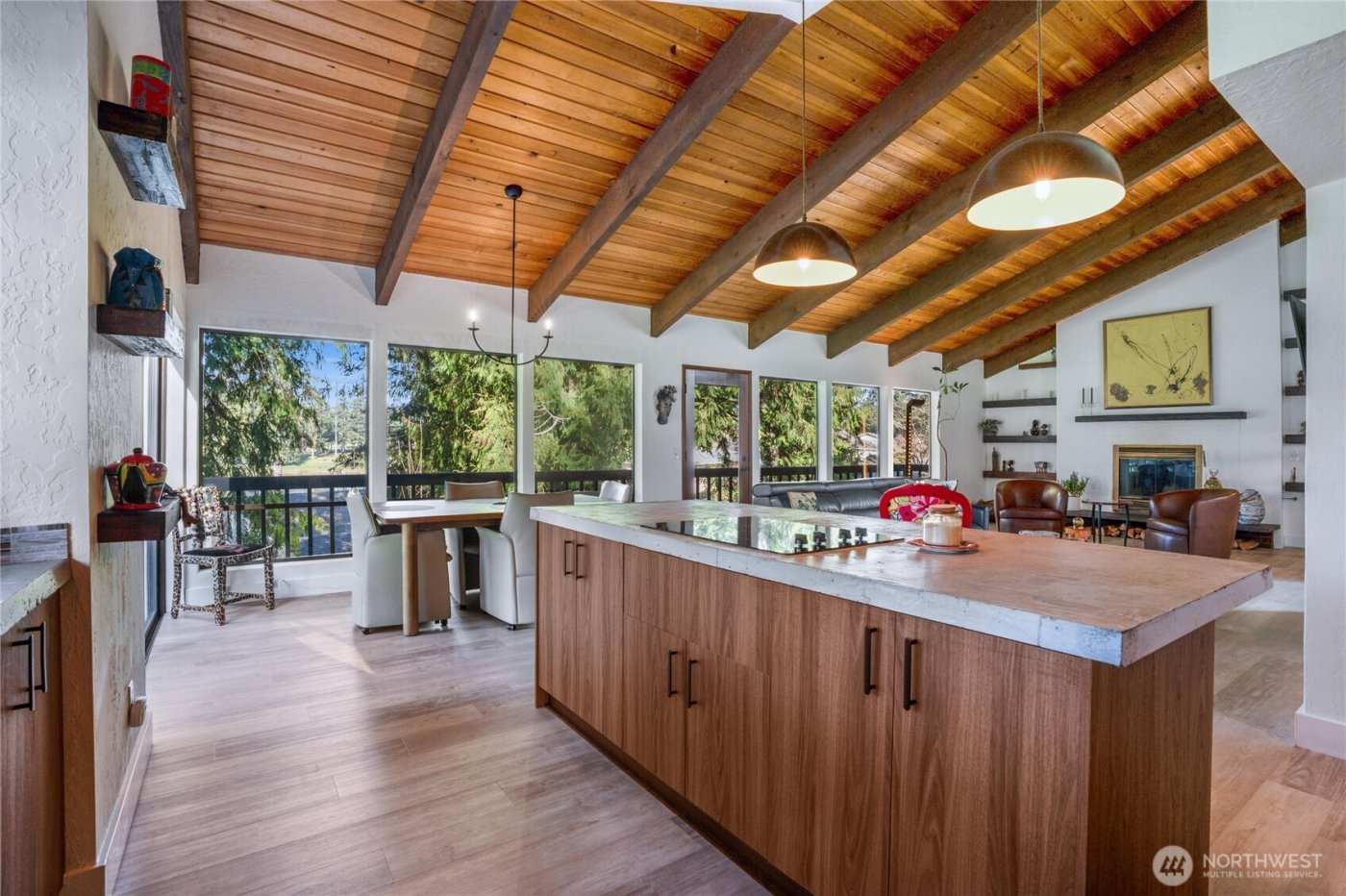 201 E Country Club Drive , Allyn, WA 98524