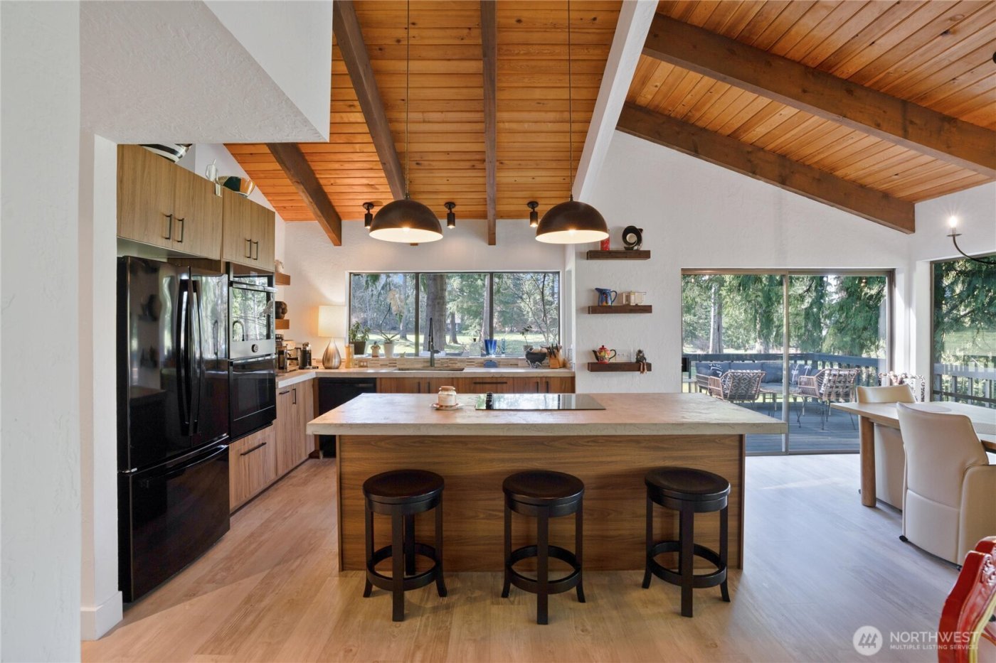 201 E Country Club Drive , Allyn, WA 98524