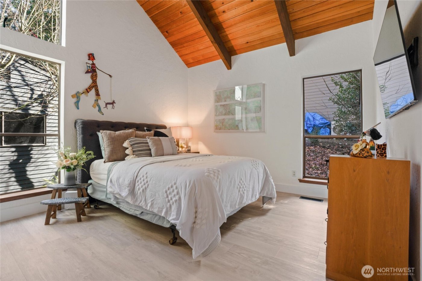 201 E Country Club Drive , Allyn, WA 98524