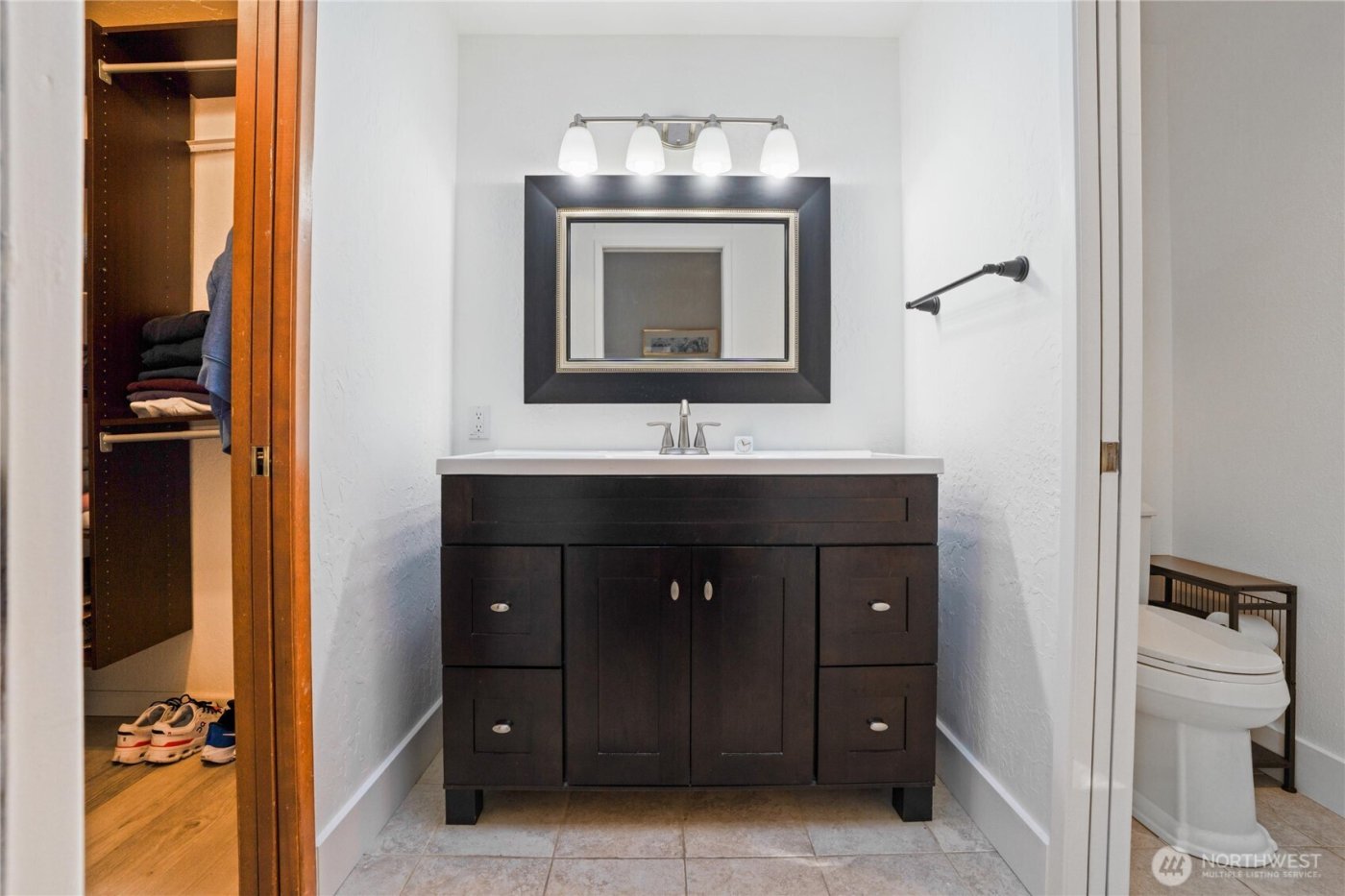 201 E Country Club Drive , Allyn, WA 98524