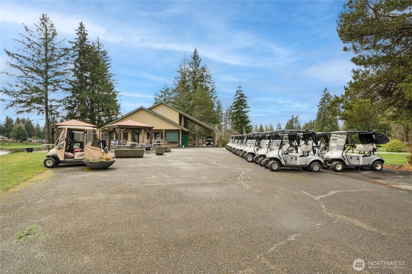 201 E Country Club Drive , Allyn, WA 98524