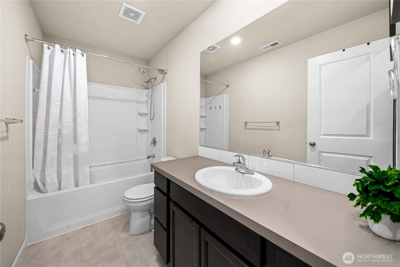 18785 Lipoma Place E, Puyallup, WA 98374