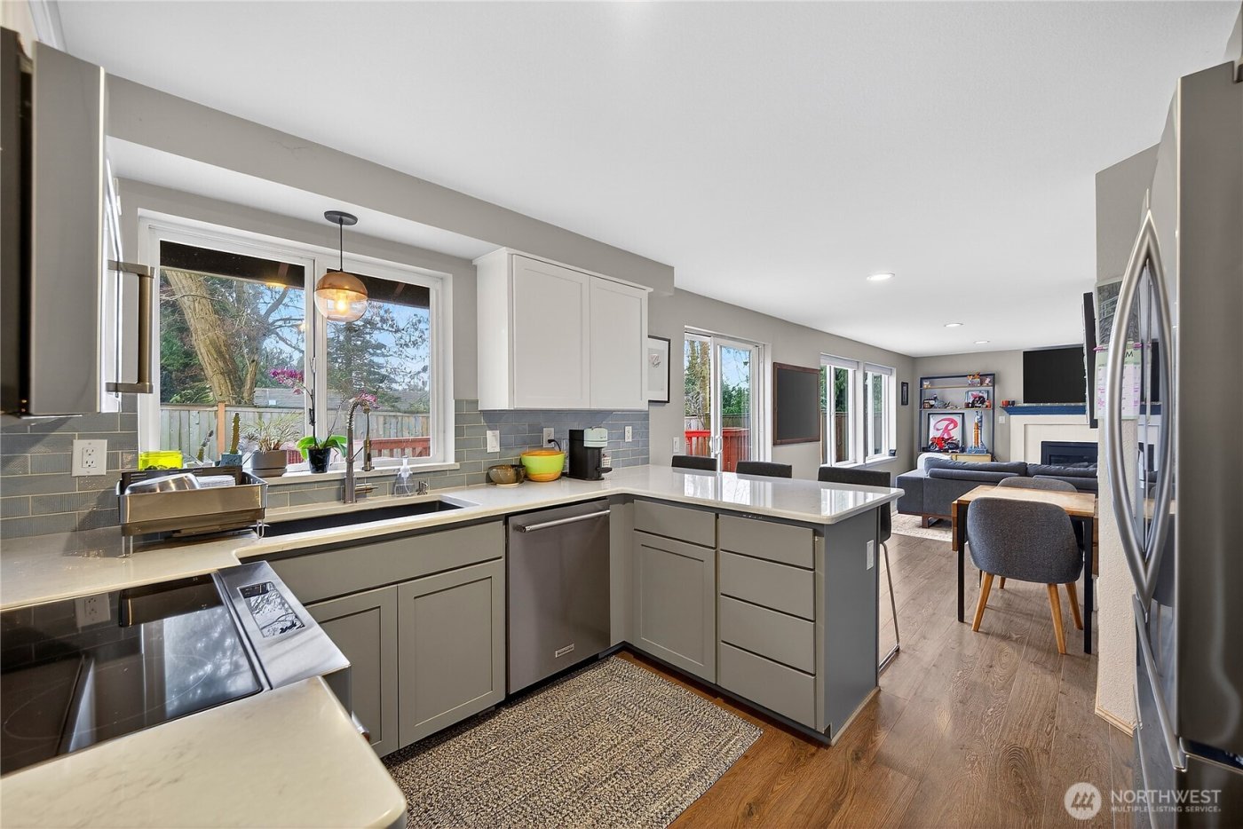 17427 Spruce Way , Lynnwood, WA 98037-7428