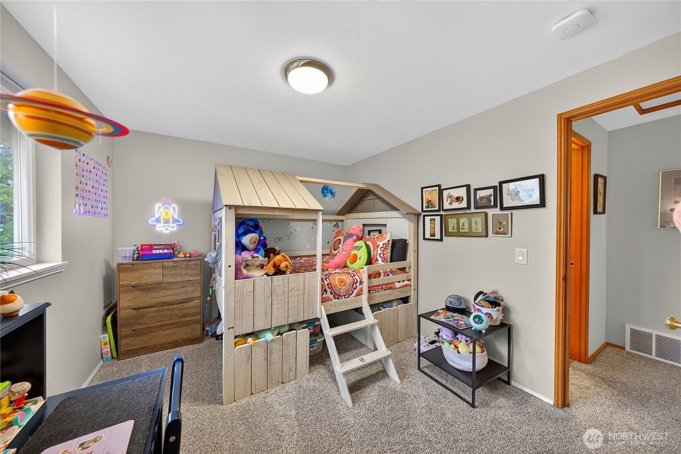 17427 Spruce Way , Lynnwood, WA 98037-7428