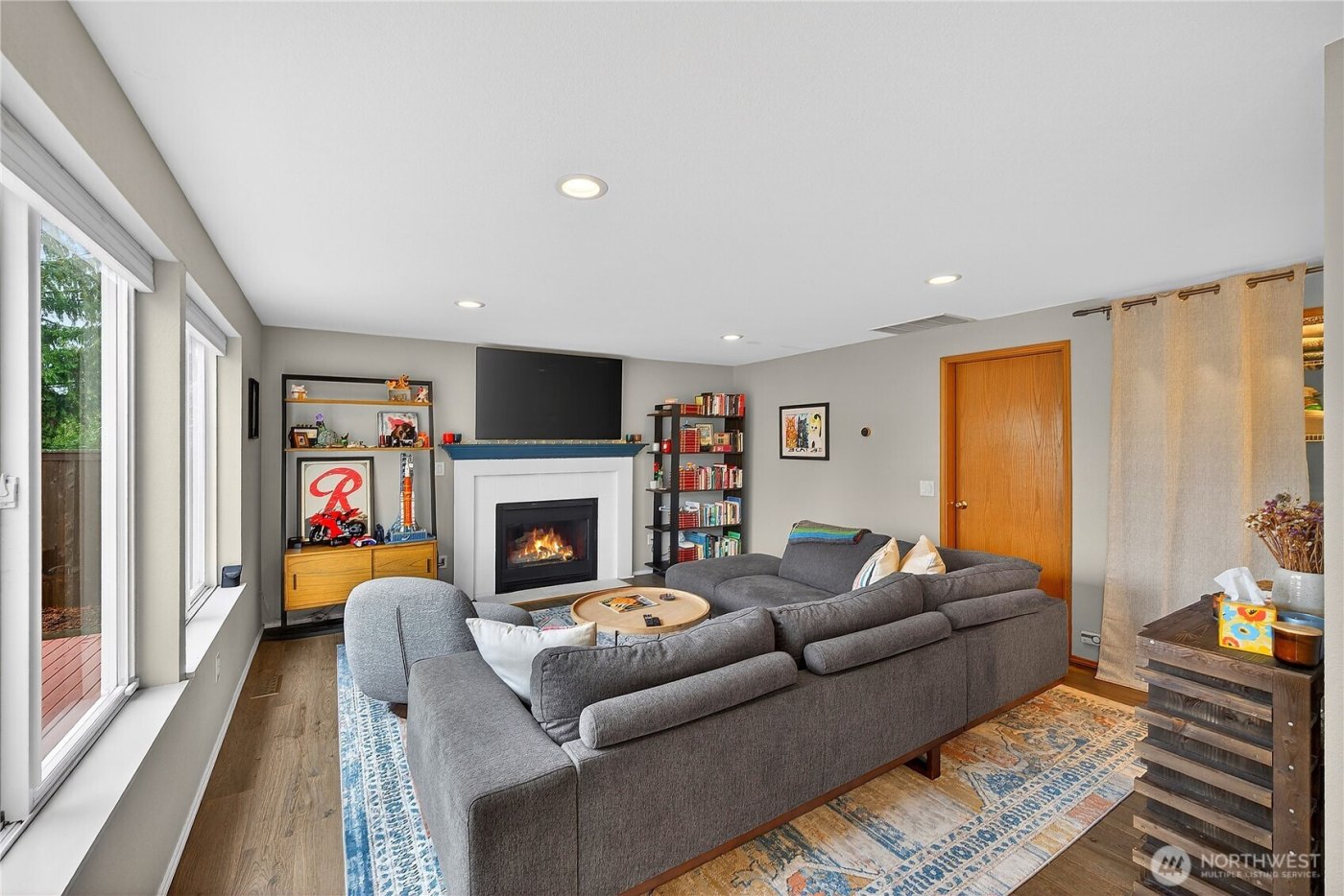 17427 Spruce Way , Lynnwood, WA 98037-7428