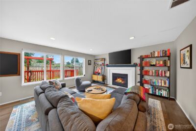 17427 Spruce Way , Lynnwood, WA 98037-7428 - Photo 8