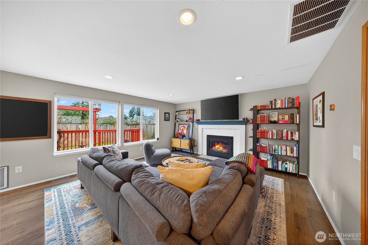 17427 Spruce Way , Lynnwood, WA 98037-7428