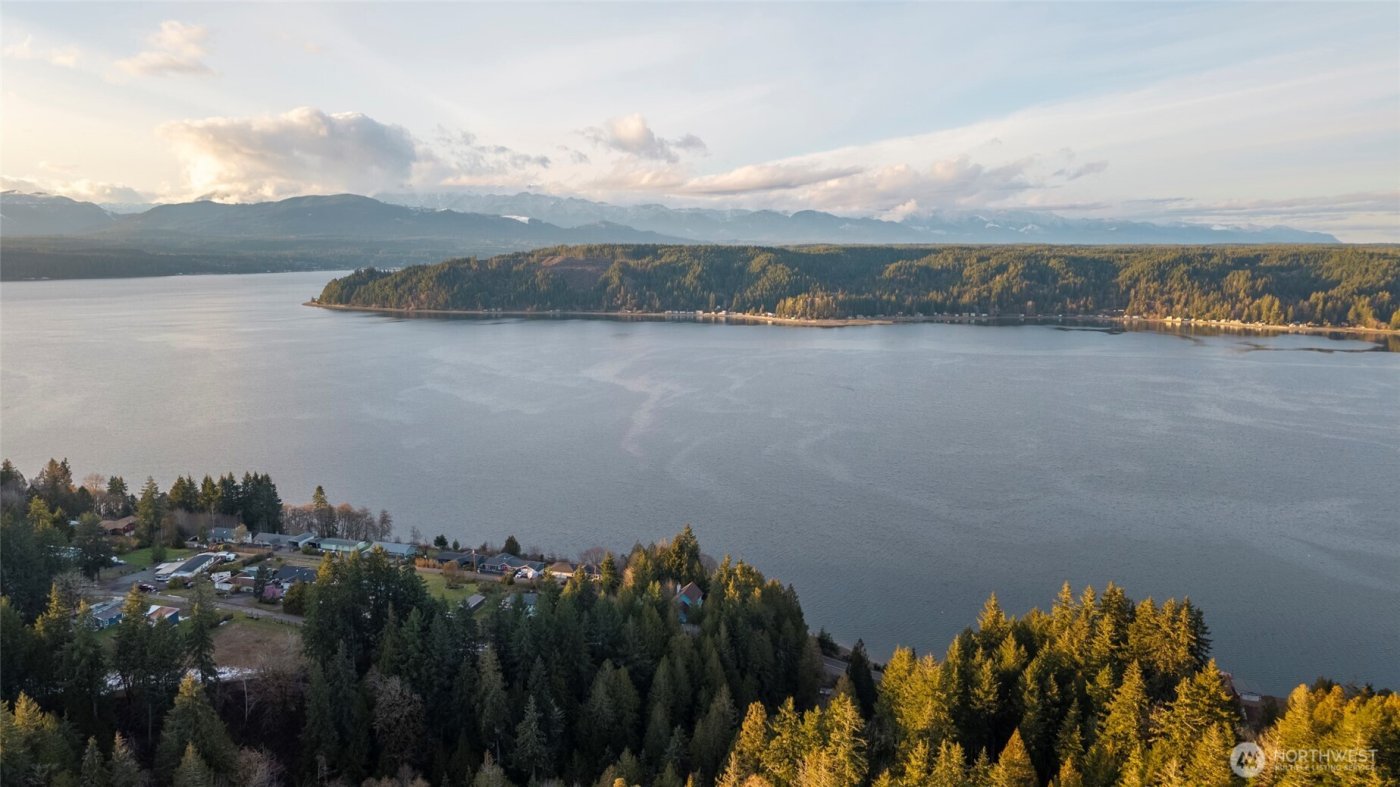 221 E Linda Vista Court , Union, WA 98592