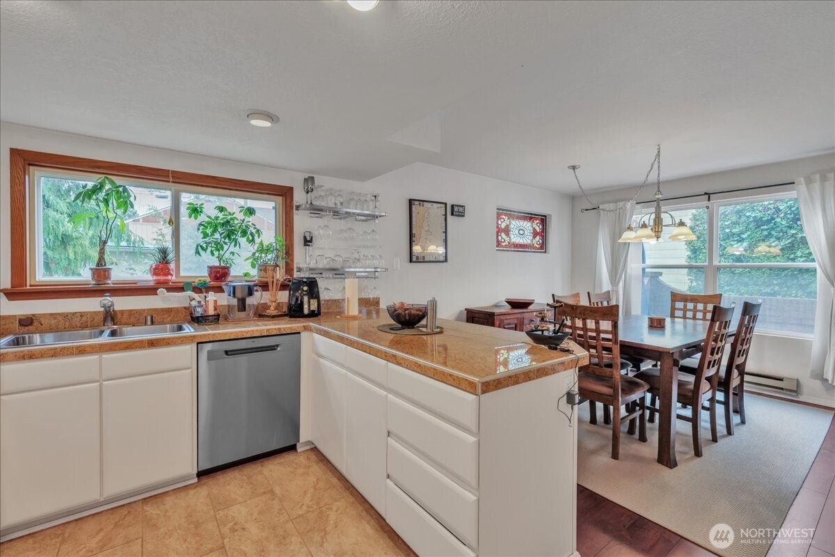 411 N Yakima Avenue , Tacoma, WA 98403