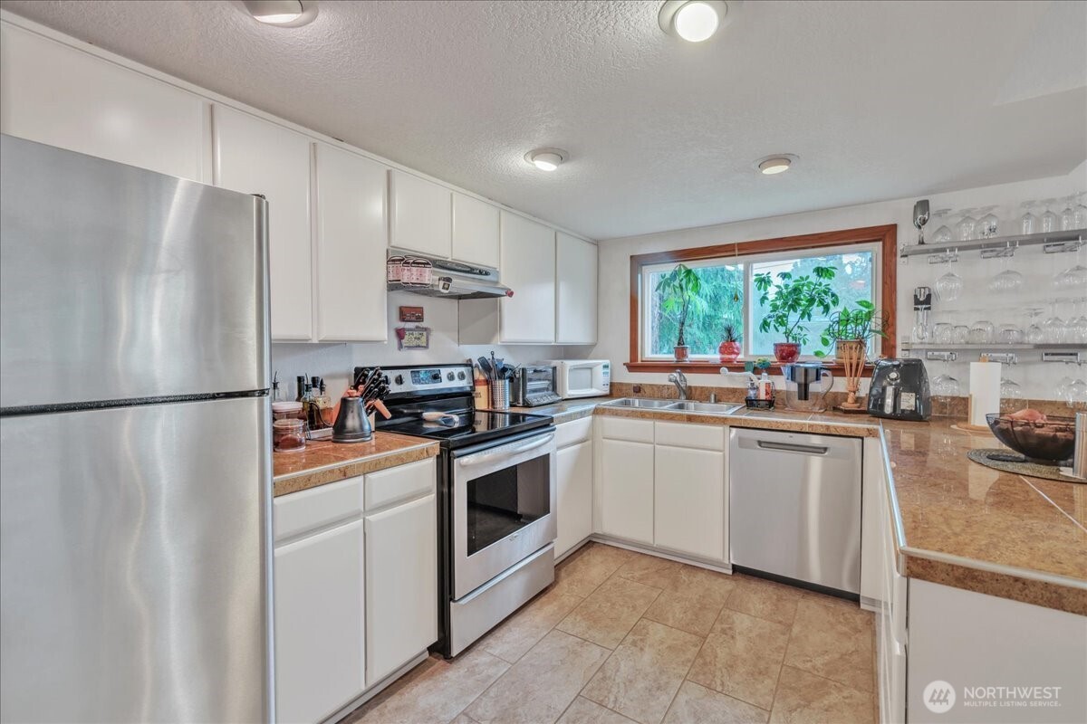 411 N Yakima Avenue , Tacoma, WA 98403