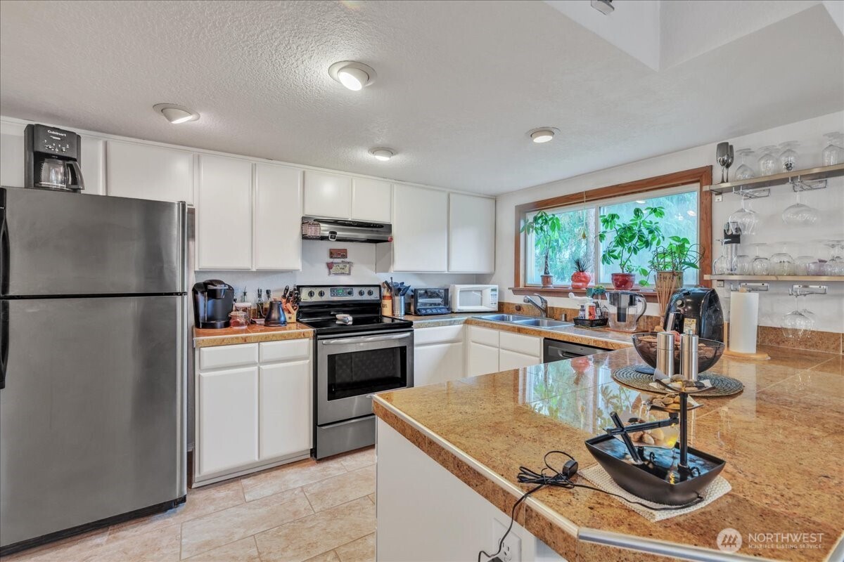 411 N Yakima Avenue , Tacoma, WA 98403