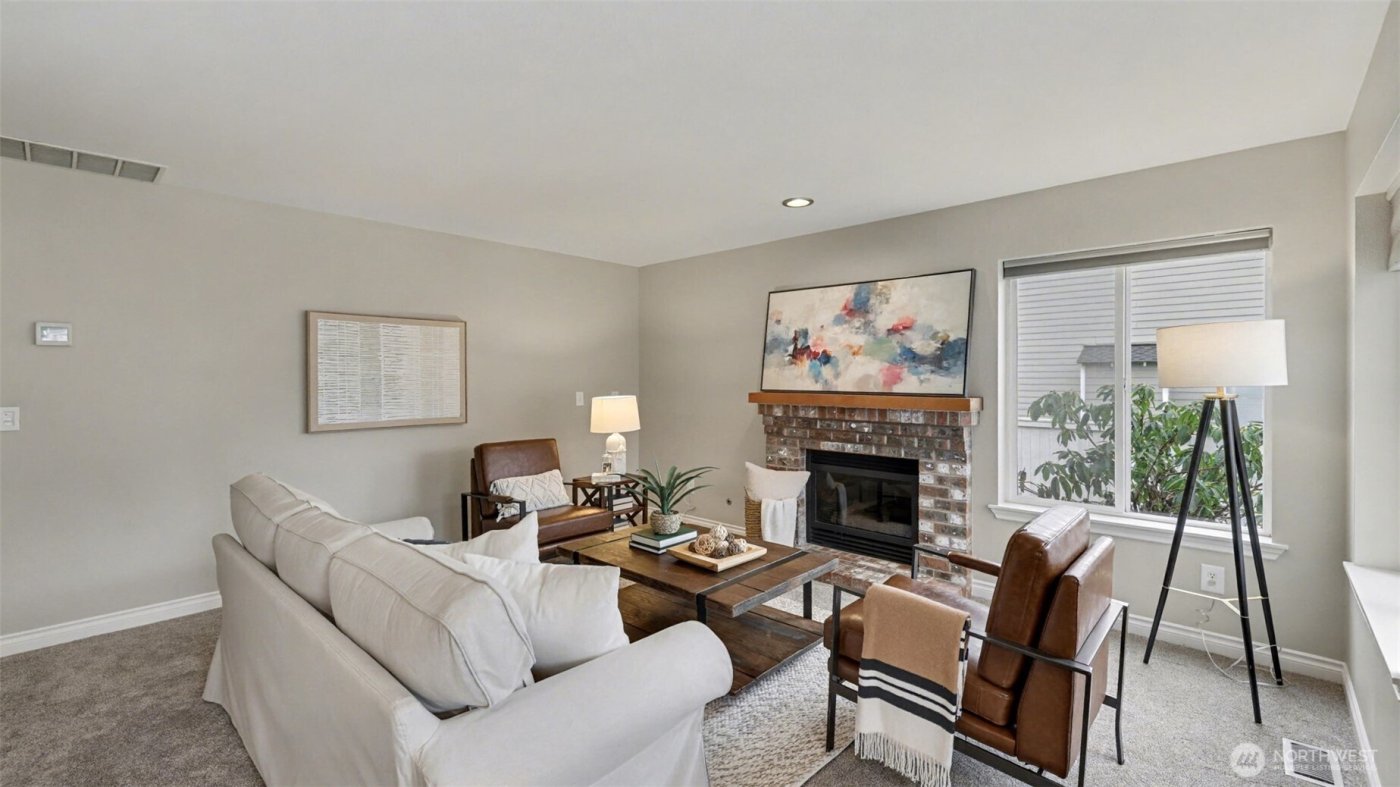 1909 Highpoint Street , Enumclaw, WA 98022