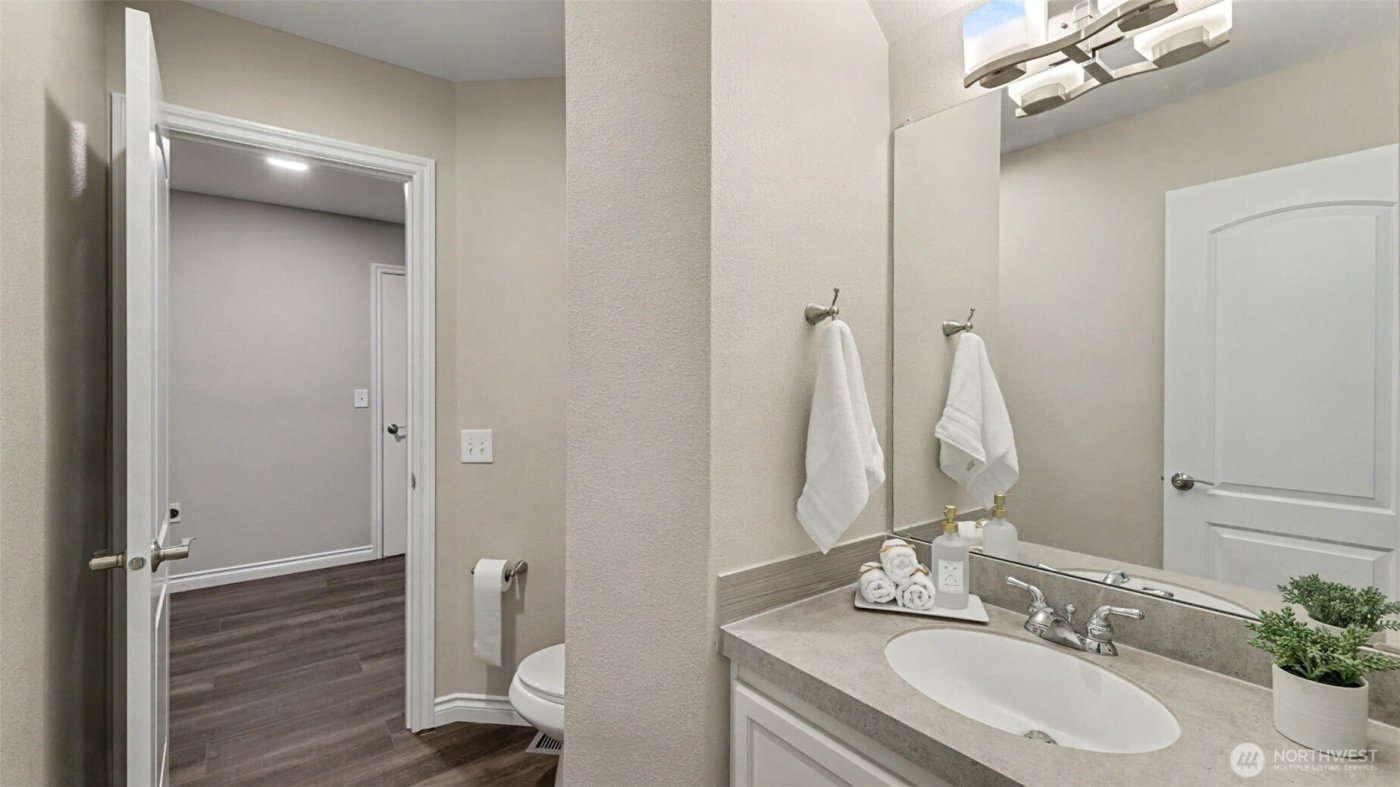 1909 Highpoint Street , Enumclaw, WA 98022