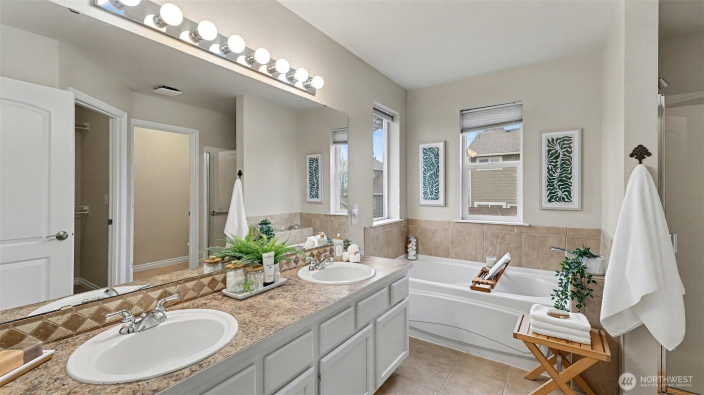 1909 Highpoint Street , Enumclaw, WA 98022