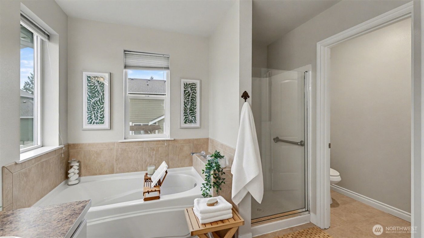 1909 Highpoint Street , Enumclaw, WA 98022