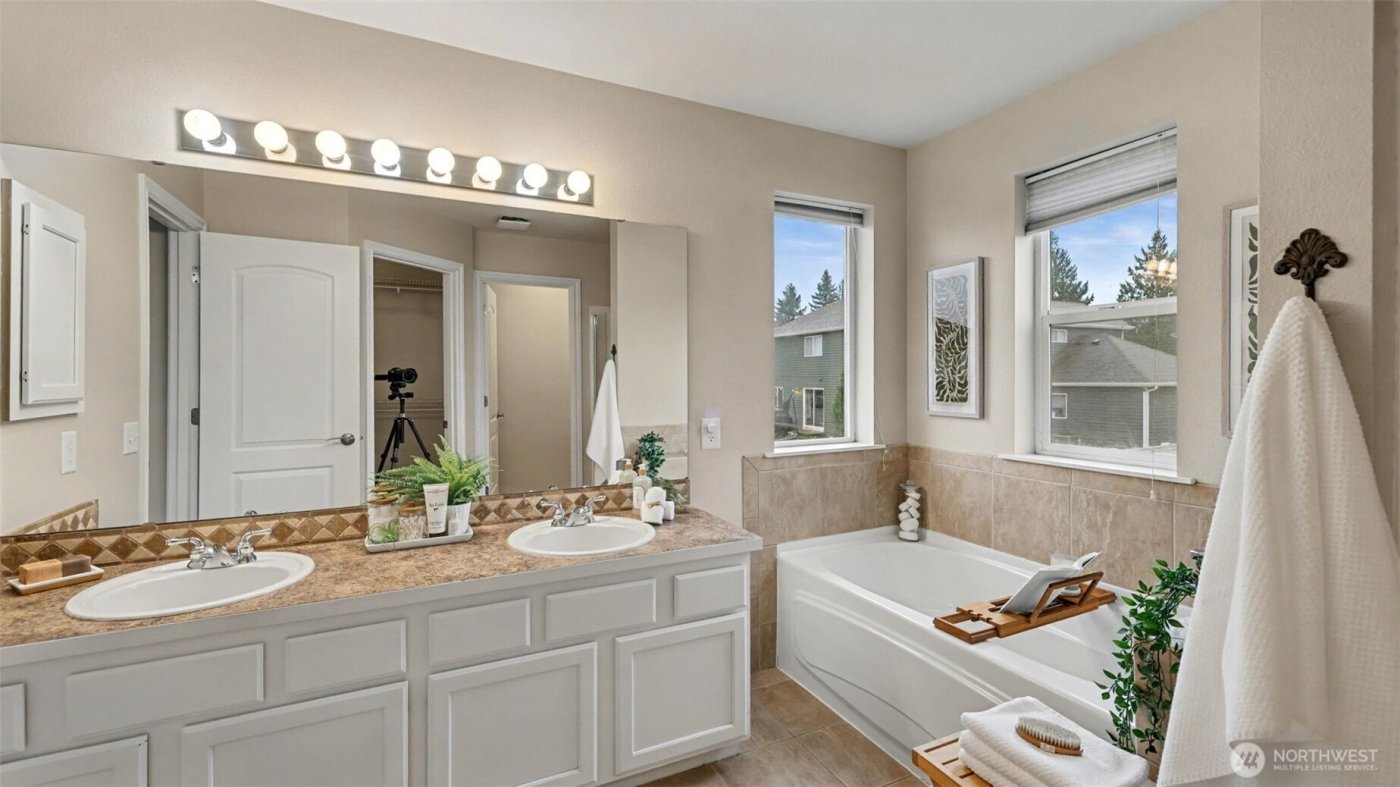 1909 Highpoint Street , Enumclaw, WA 98022