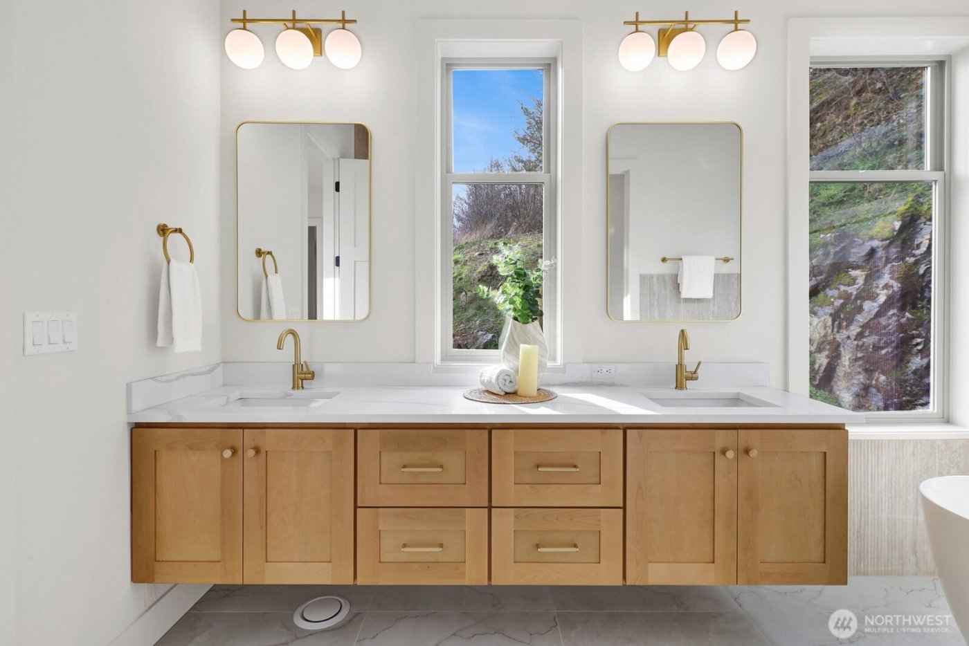 1030 Tinas Coma Drive , Burlington, WA 98233