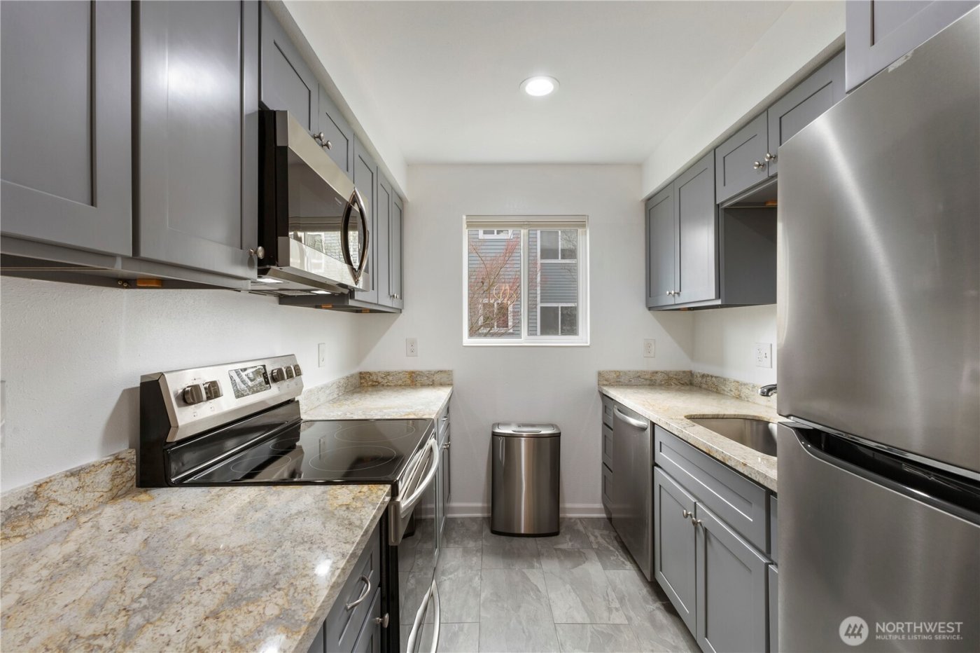 21925 7th Avenue S #101, Des Moines, WA 98198