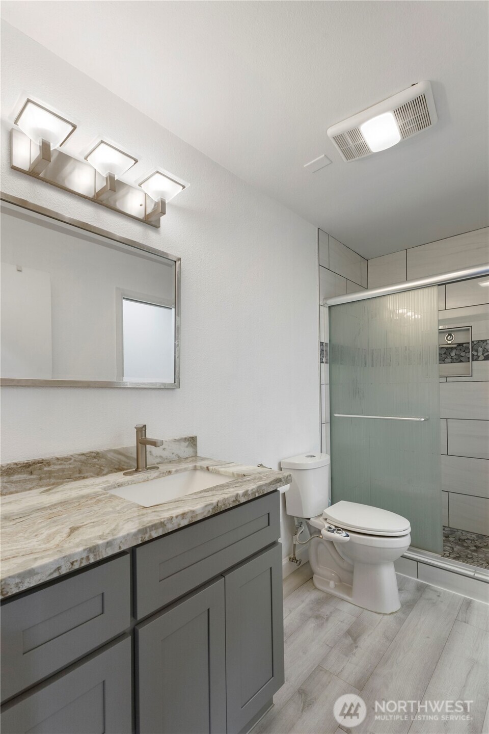 21925 7th Avenue S #101, Des Moines, WA 98198