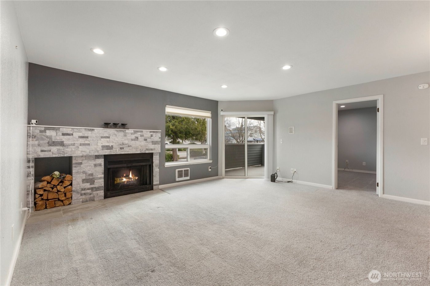 21925 7th Avenue S #101, Des Moines, WA 98198