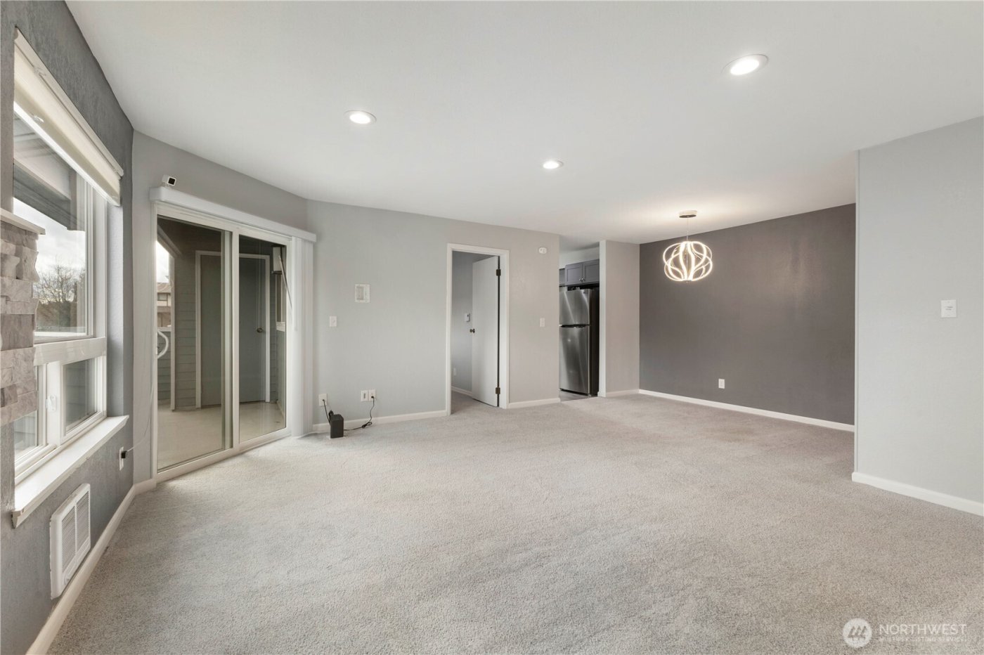 21925 7th Avenue S #101, Des Moines, WA 98198