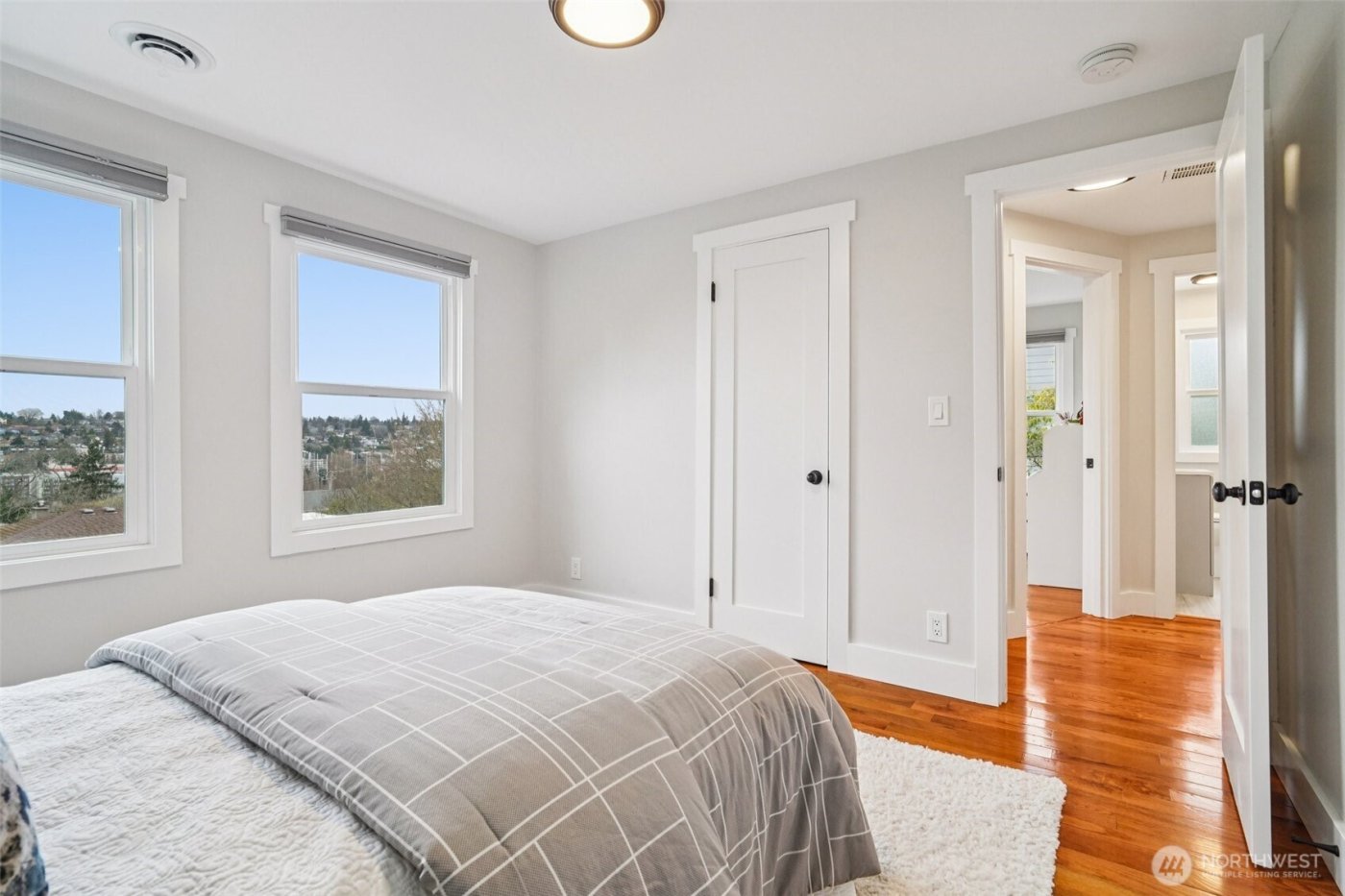 3216 24th Avenue W, Seattle, WA 98199