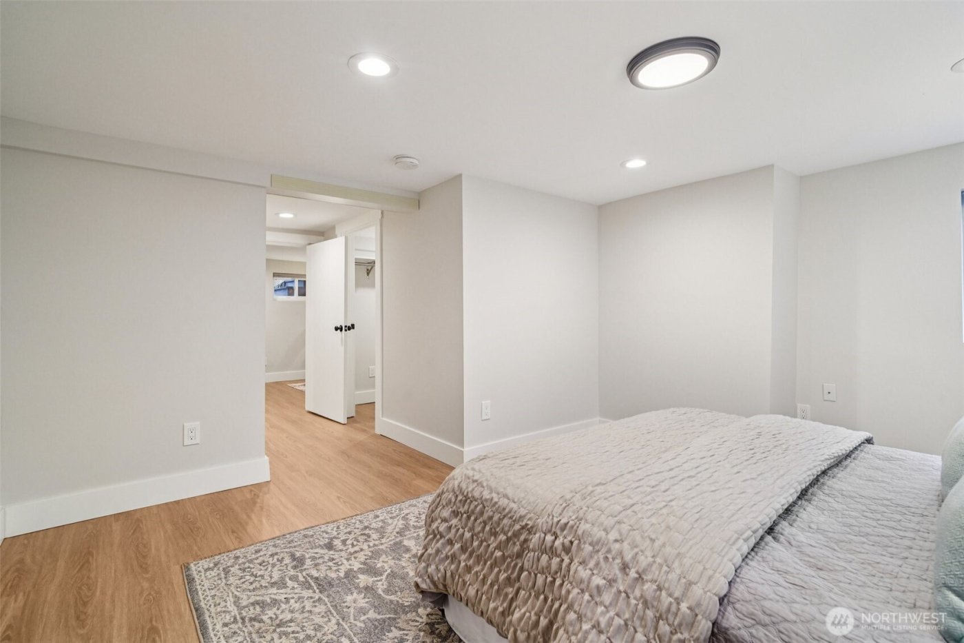 3216 24th Avenue W, Seattle, WA 98199