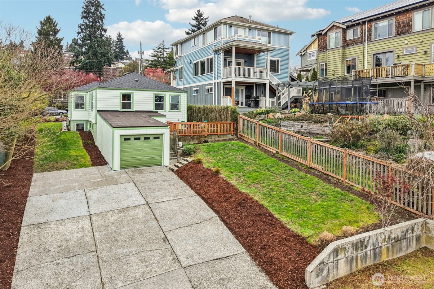 3216 24th Avenue W, Seattle, WA 98199