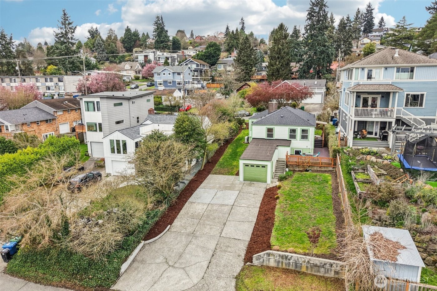 3216 24th Avenue W, Seattle, WA 98199