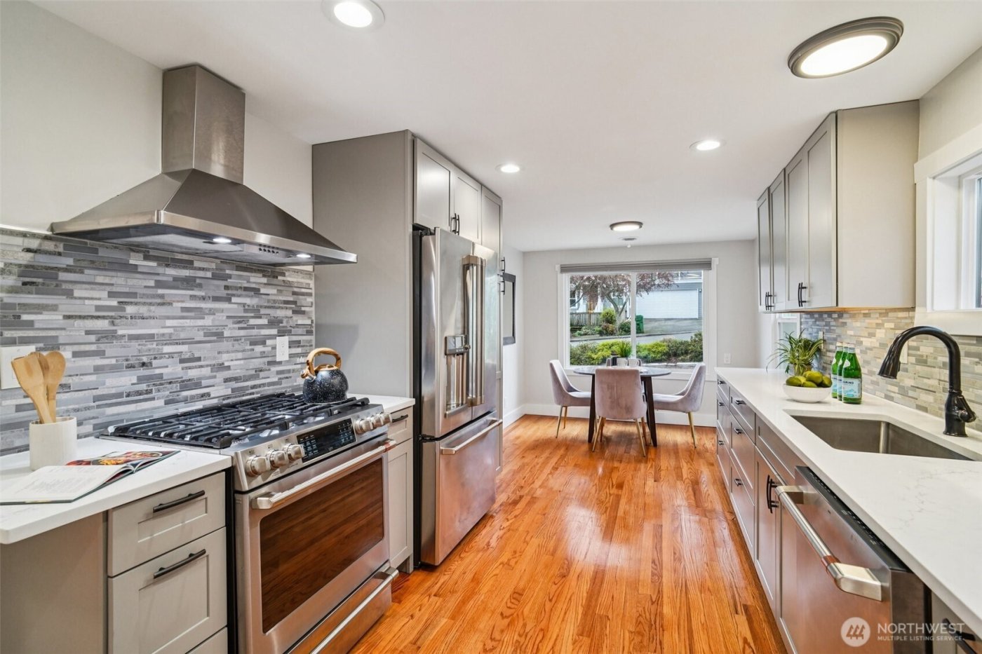 3216 24th Avenue W, Seattle, WA 98199