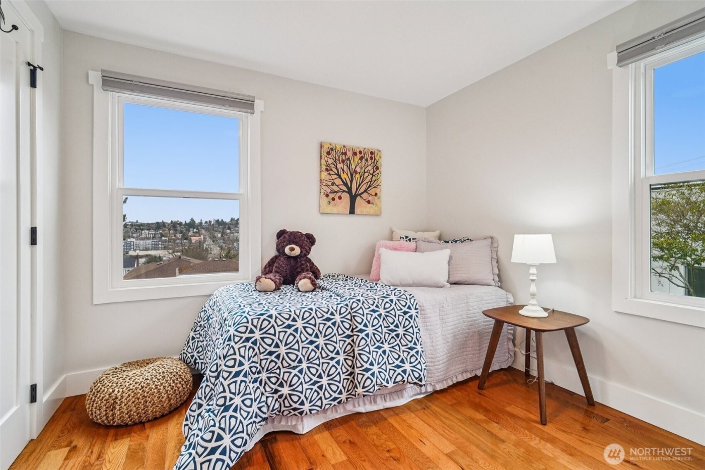 3216 24th Avenue W, Seattle, WA 98199