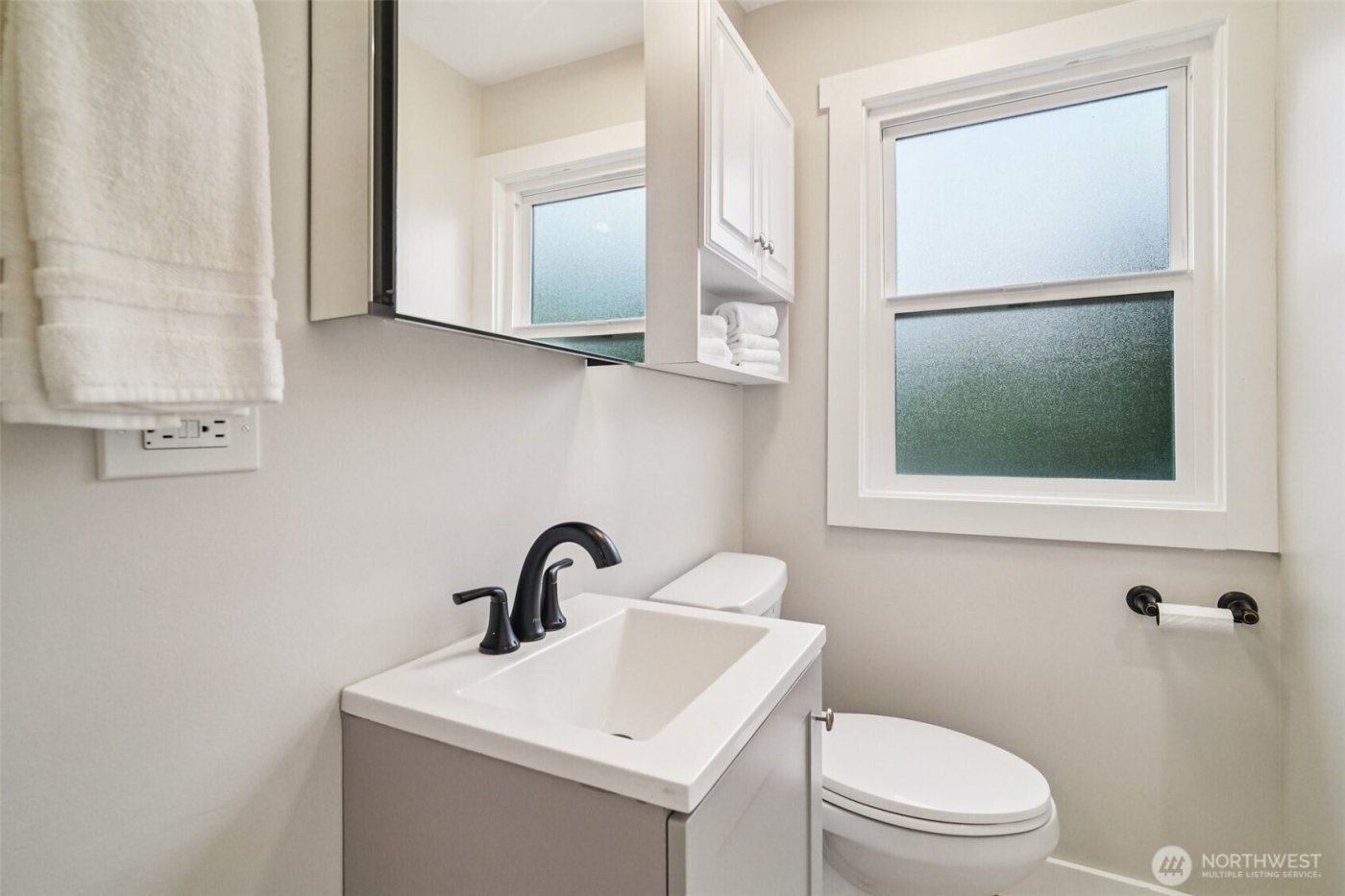 3216 24th Avenue W, Seattle, WA 98199