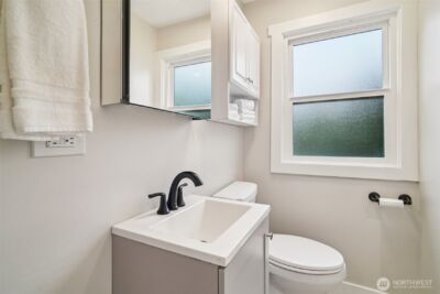 3216 24th Avenue W, Seattle, WA 98199 - Photo 9