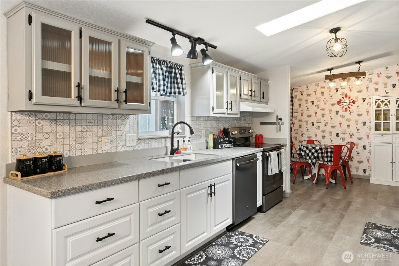 6630 NE Aquarius Lane , Bremerton, WA 98311