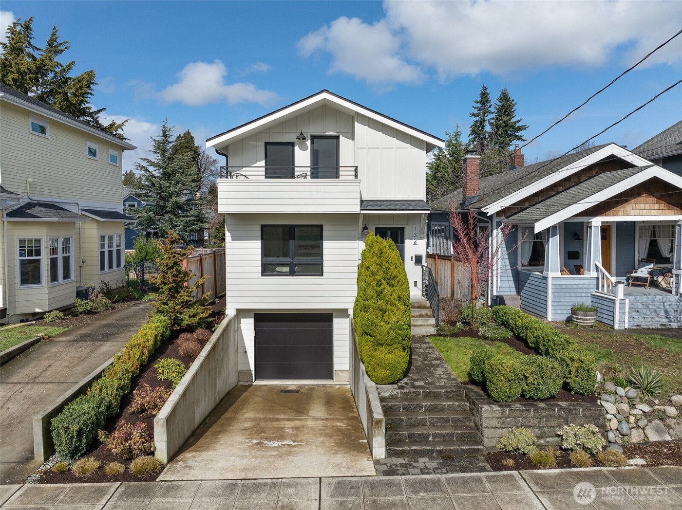 132 NE 52nd Street , Seattle, WA 98105