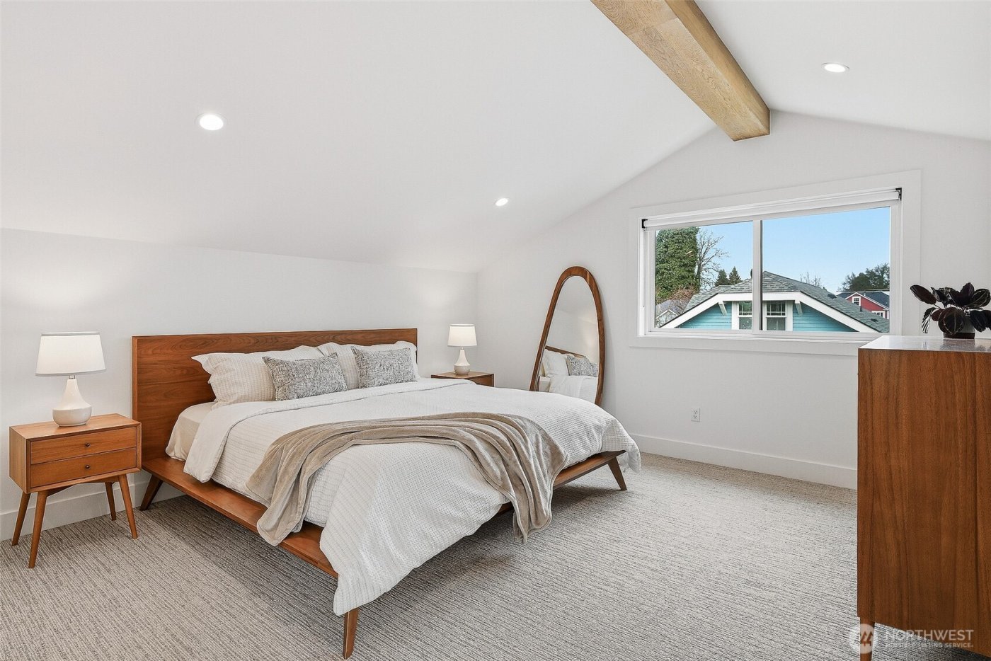 132 NE 52nd Street , Seattle, WA 98105