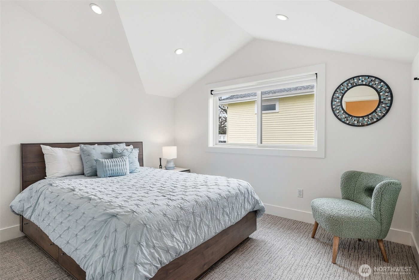 132 NE 52nd Street , Seattle, WA 98105