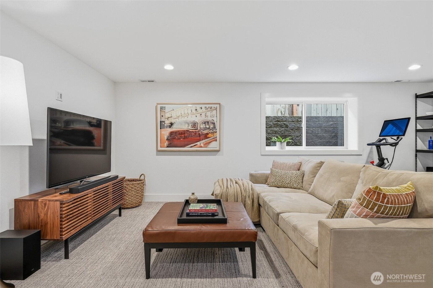 132 NE 52nd Street , Seattle, WA 98105