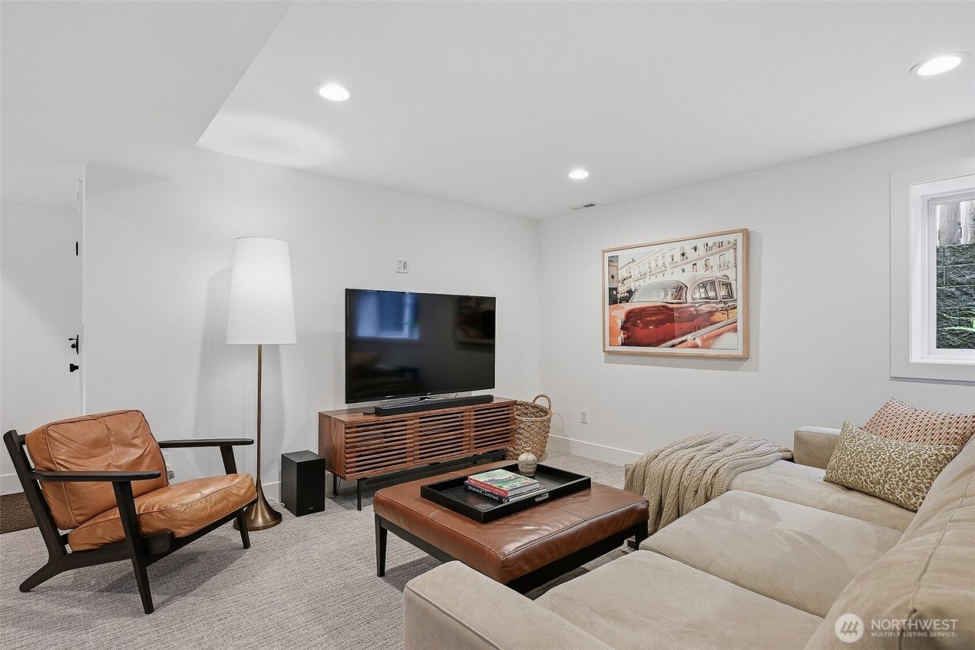 132 NE 52nd Street , Seattle, WA 98105