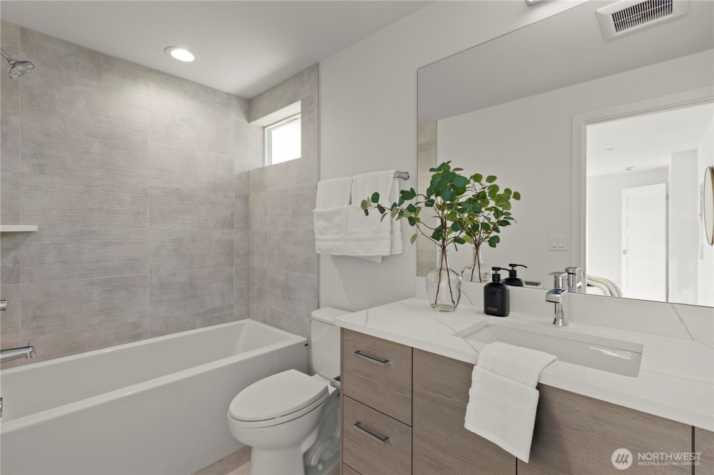 8303 C 12th Avenue NW, Seattle, WA 98117
