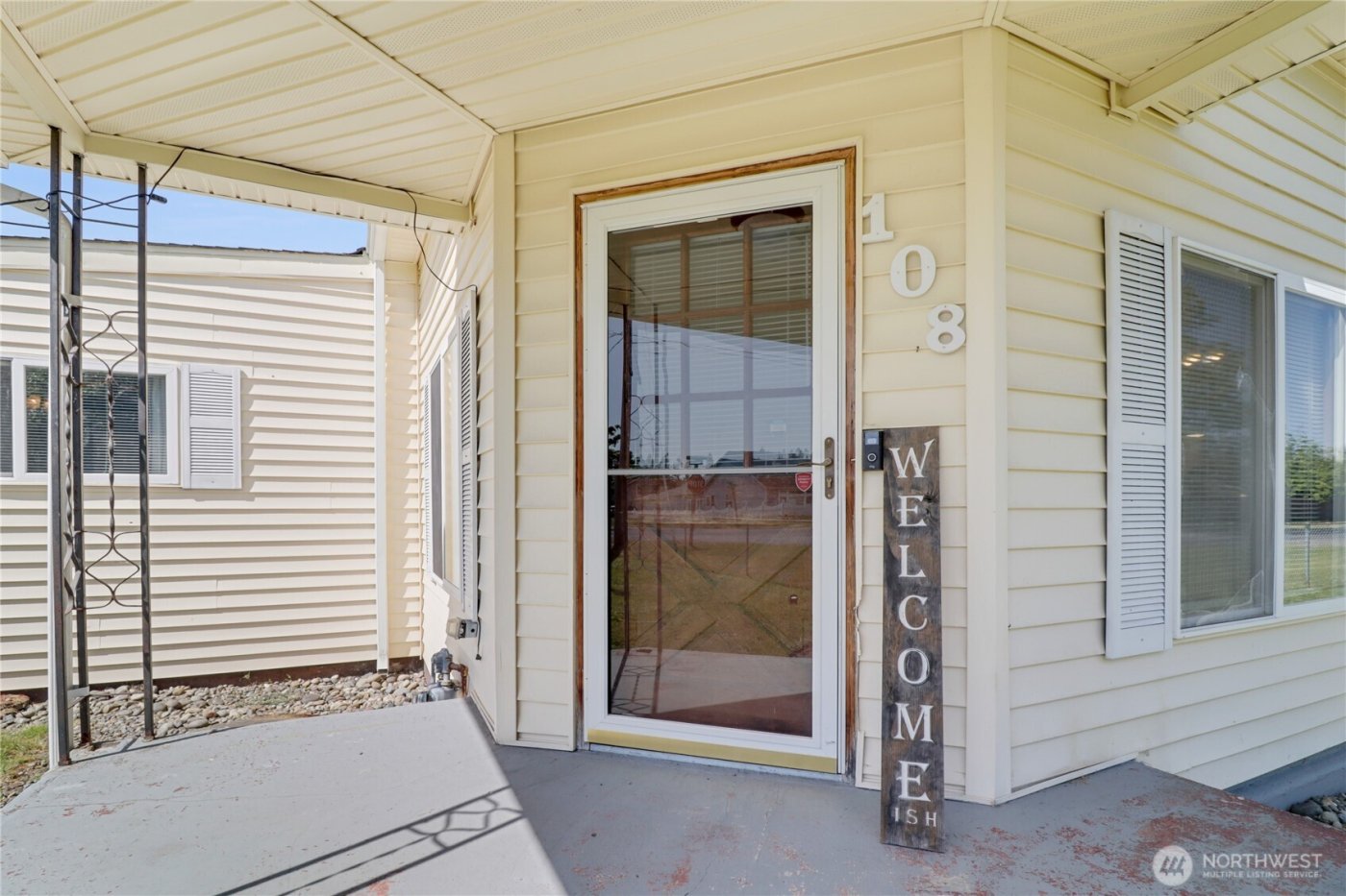 108 2nd Street SE, Rainier, WA 98576