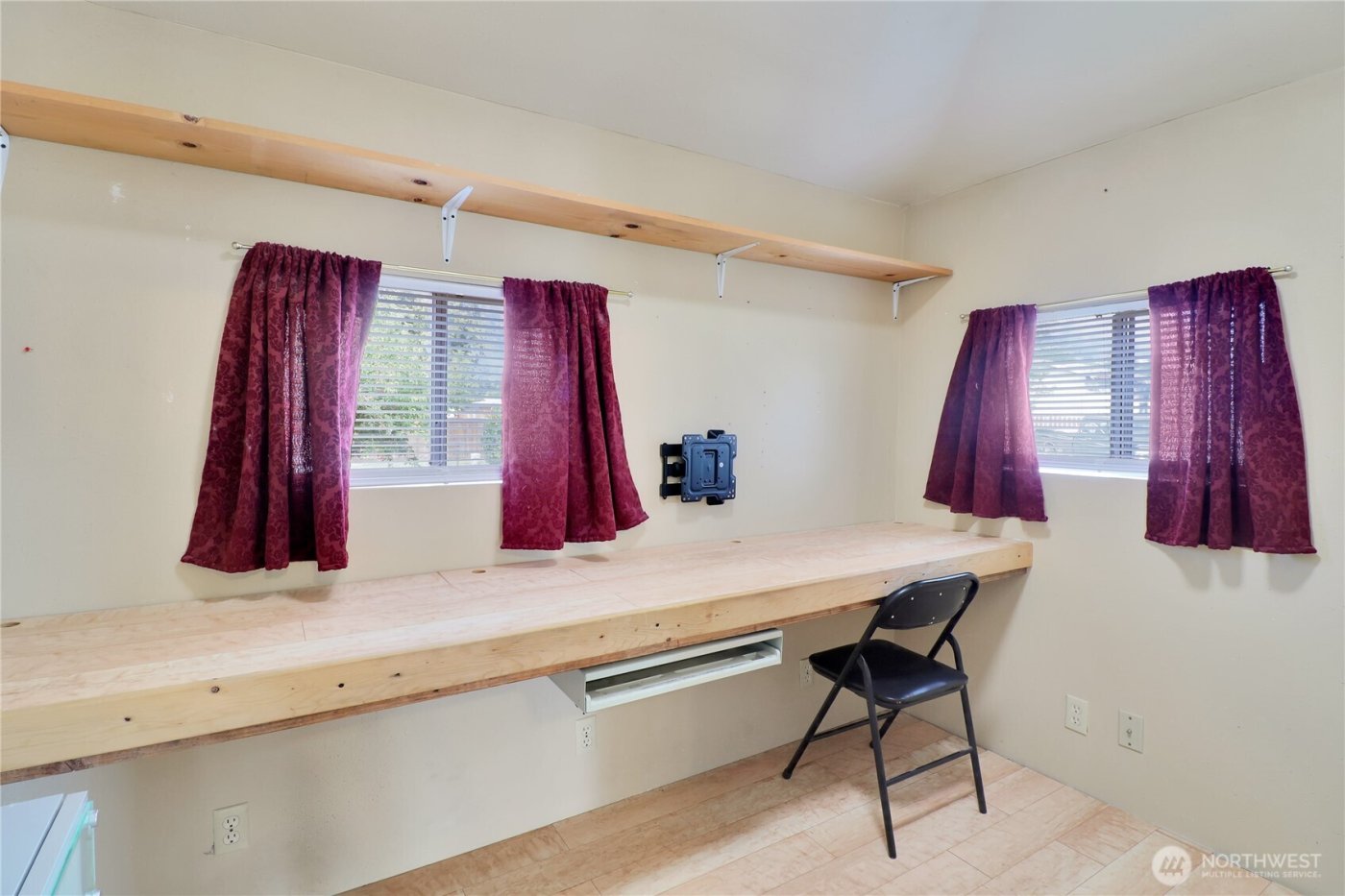 108 2nd Street SE, Rainier, WA 98576