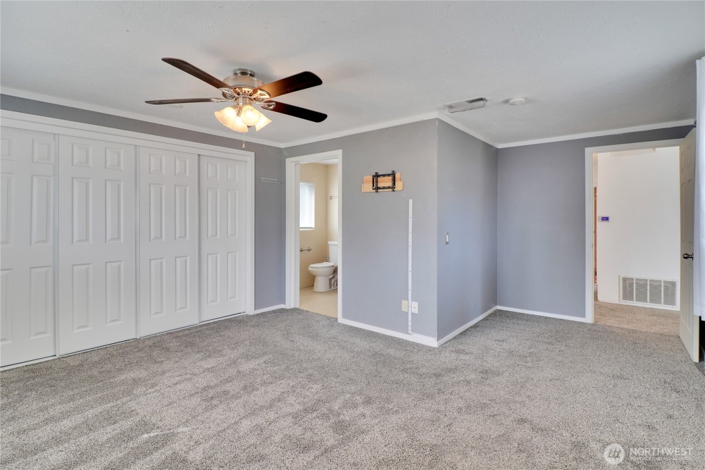 108 2nd Street SE, Rainier, WA 98576