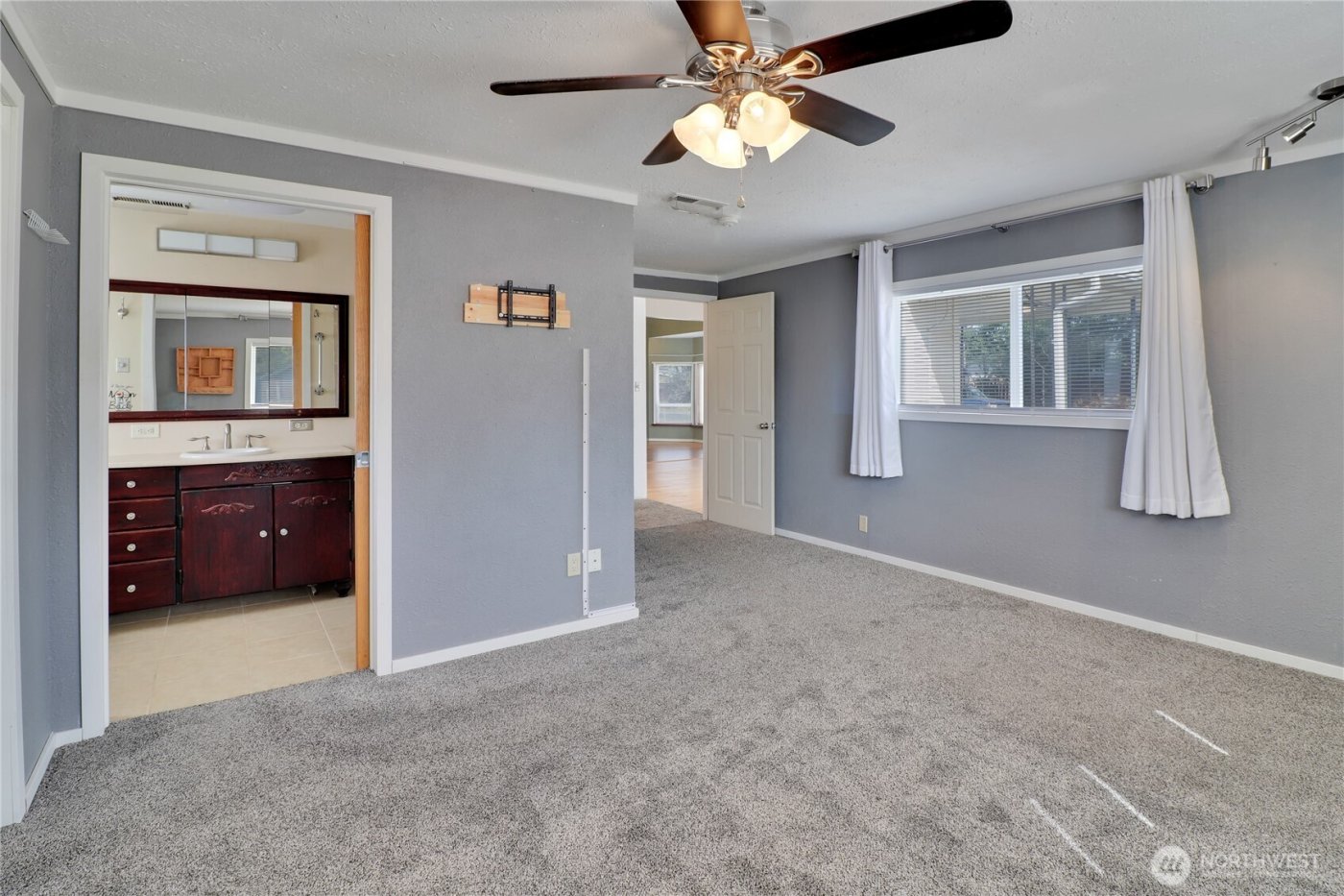 108 2nd Street SE, Rainier, WA 98576