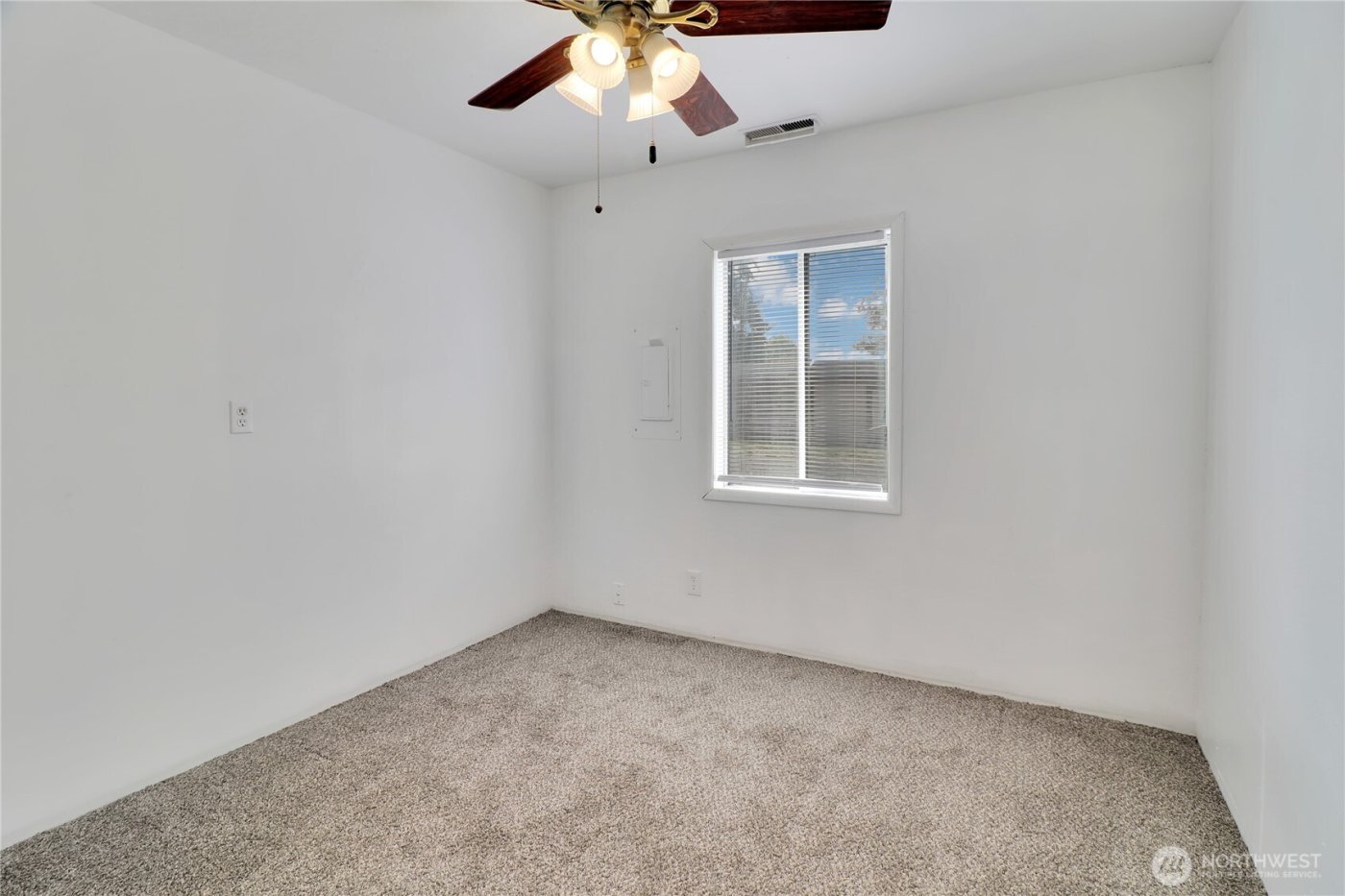 108 2nd Street SE, Rainier, WA 98576