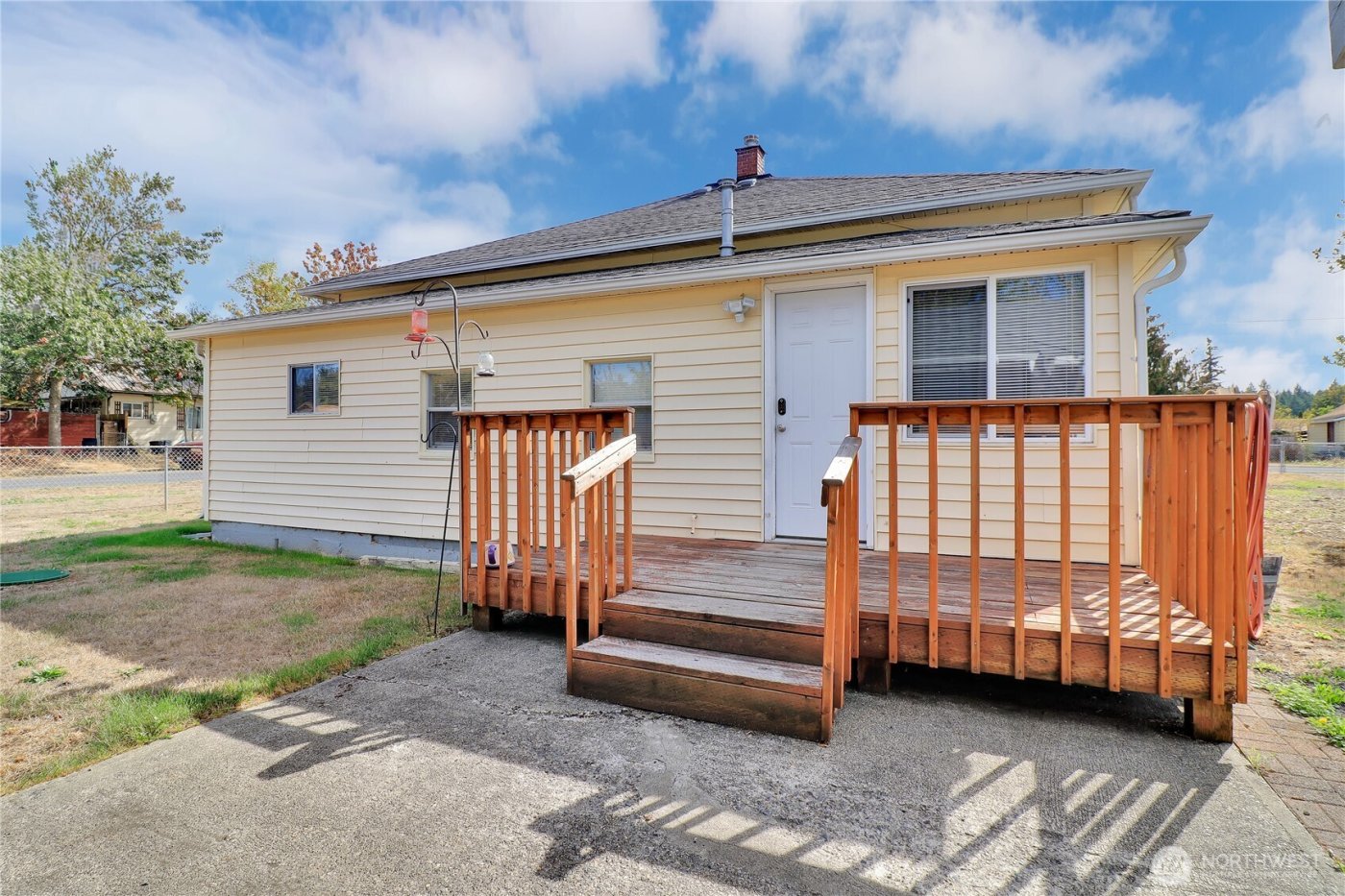 108 2nd Street SE, Rainier, WA 98576