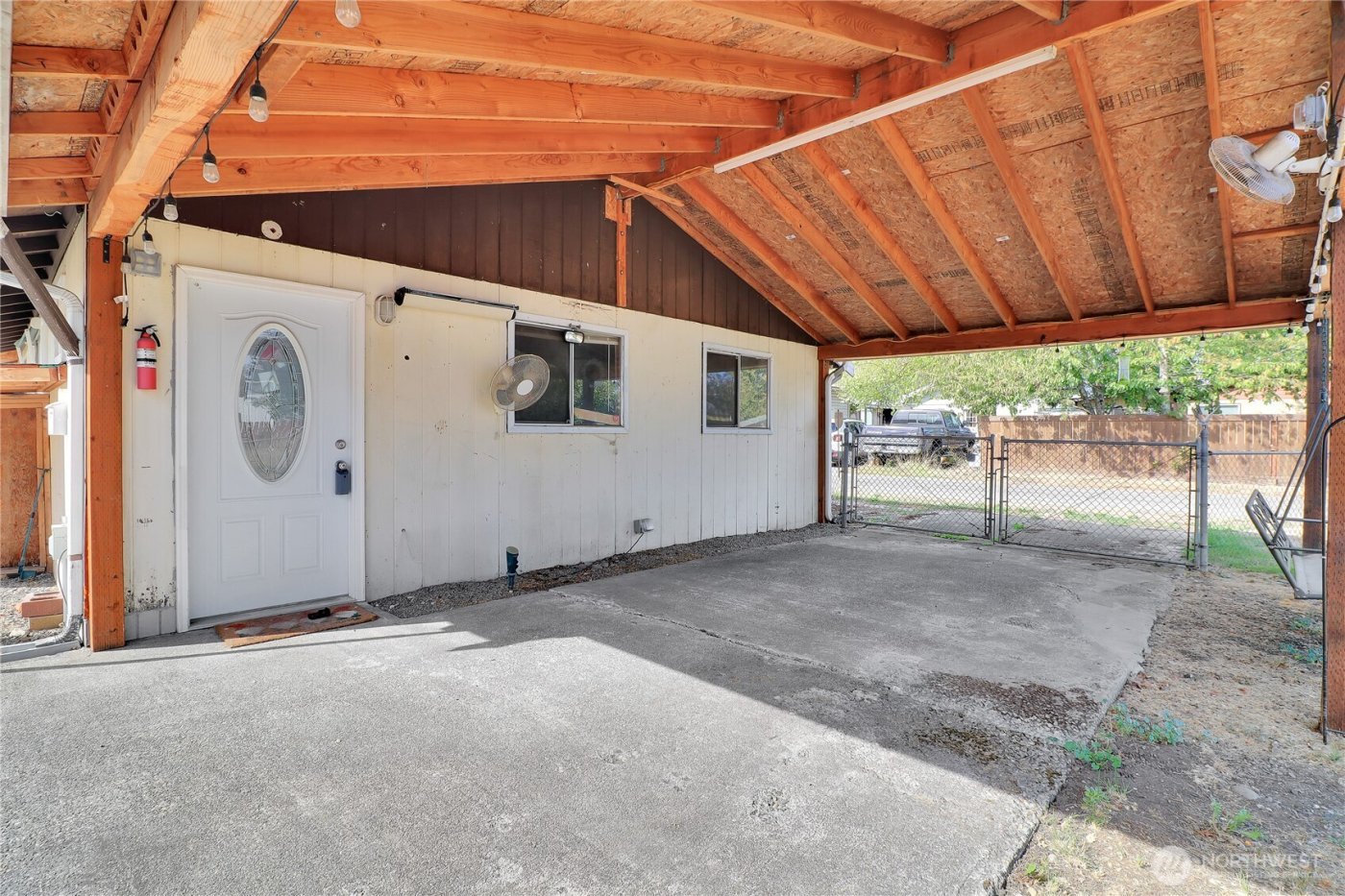 108 2nd Street SE, Rainier, WA 98576